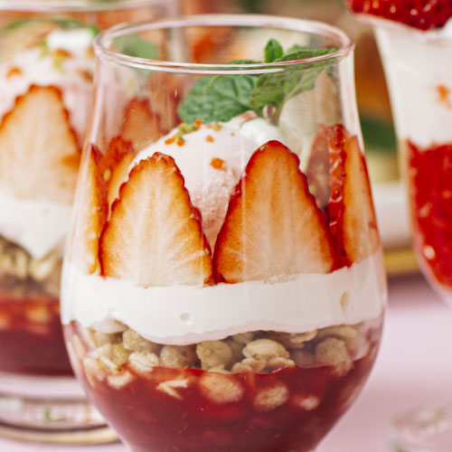 写真：ストロベリーアフタヌーンティセット